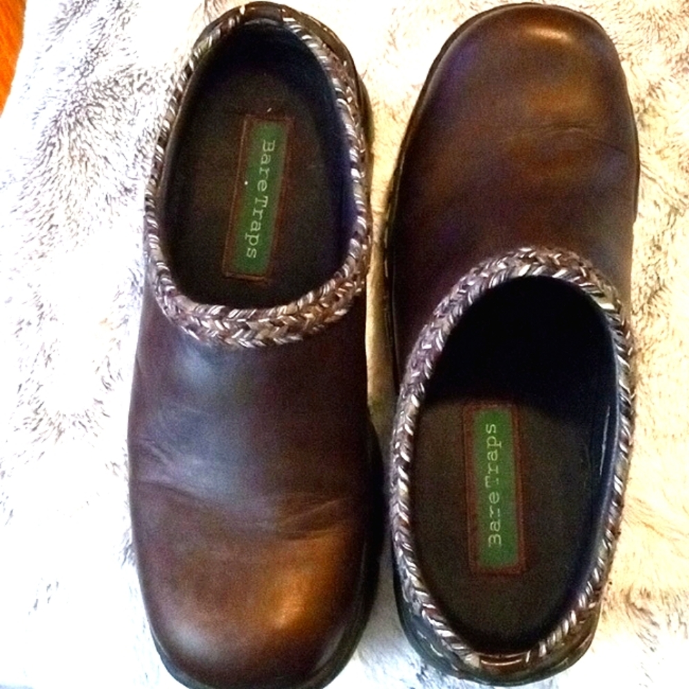 Women's size 8 1/2 baretraps clogs or mules
